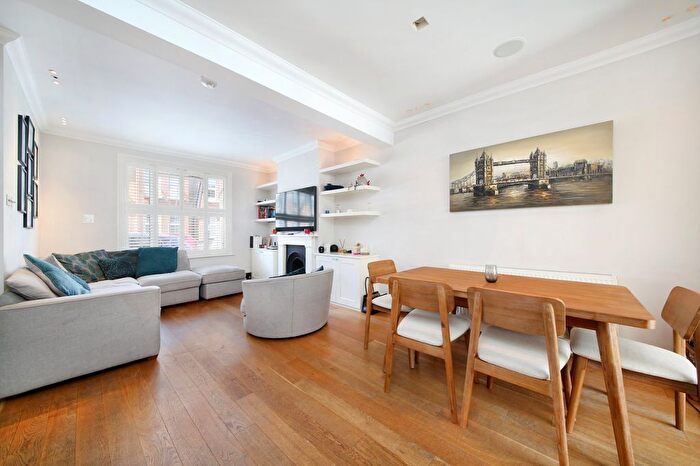 4 Bedroom Terraced House For Sale In Robertson Street, Clapham Town, SW8