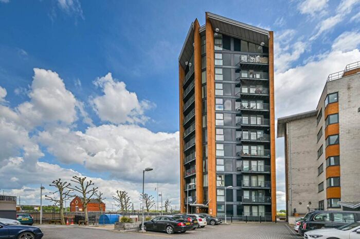 2 Bedroom Flat To Rent In Sunderland Point, Gallions Reach, London, E16