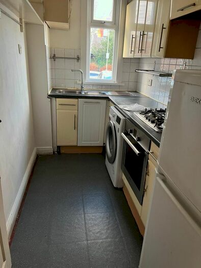 2 Bedroom Flat To Rent In Albert Road, Ilford, IG1