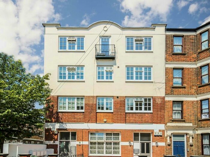 2 Bedroom Flat To Rent In Brighton Terrace, London, SW9