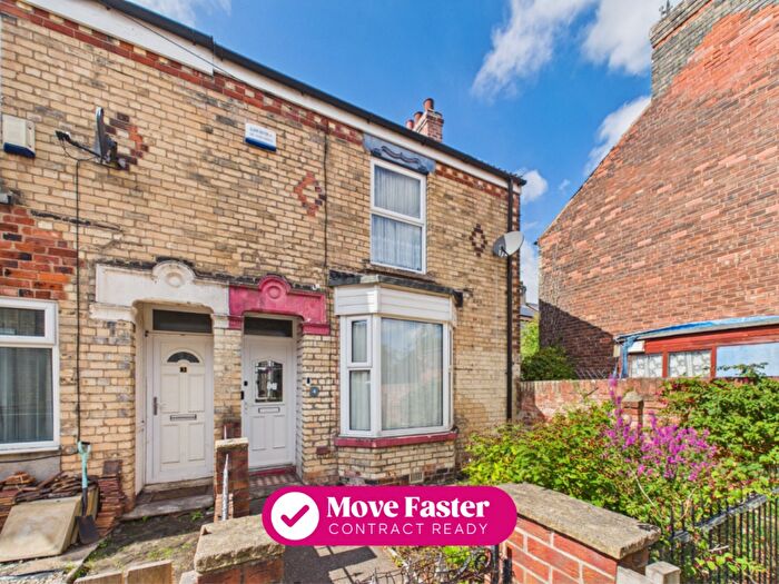 2 Bedroom End Of Terrace House For Sale In Henley Villas, Adderbury Grove, Hull, HU5