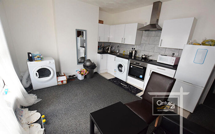 2 Bedroom Flat To Rent In |Ref: |, Portswood Road, Southampton, SO17