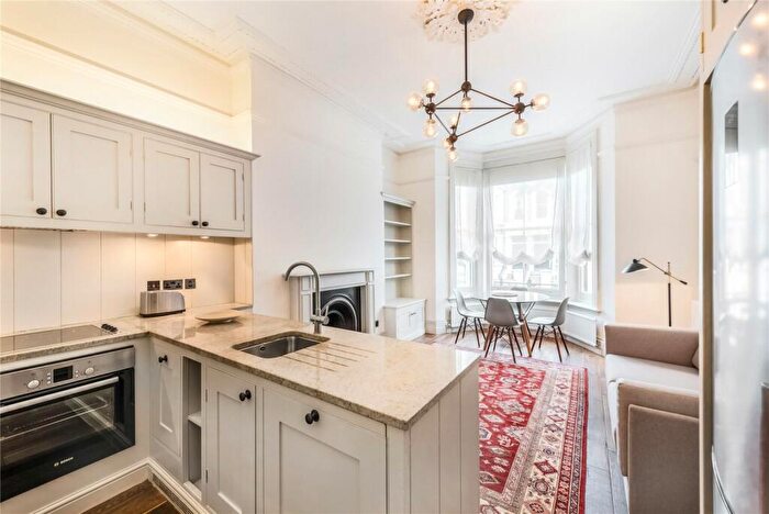 2 Bedroom Apartment To Rent In Redcliffe Street, Earl's Court, London, SW10
