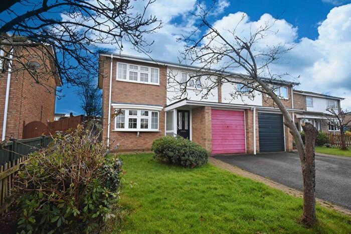 3 Bedroom Semi Detached House To Rent In Hollyhock Close, Basingstoke, RG22