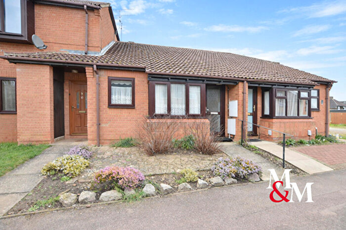 2 Bedroom Bungalow To Rent In Ledburn Grove, Close To Station, LU7