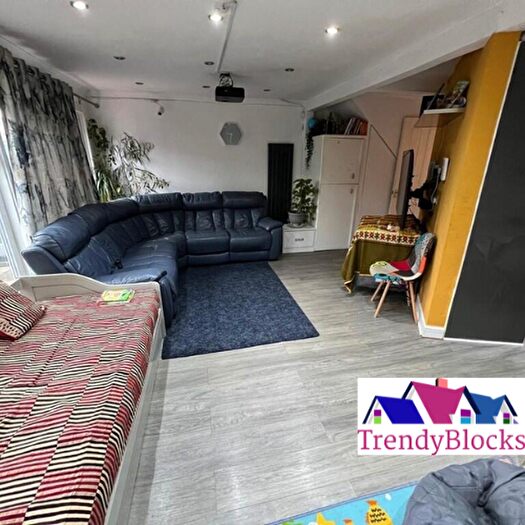 3 Bedroom End Of Terrace House To Rent In Claridge Road, Dagenham, London, RM8