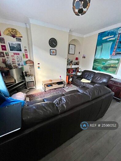 2 Bedroom End Of Terrace House To Rent In Harold Terrace, Leeds, LS6