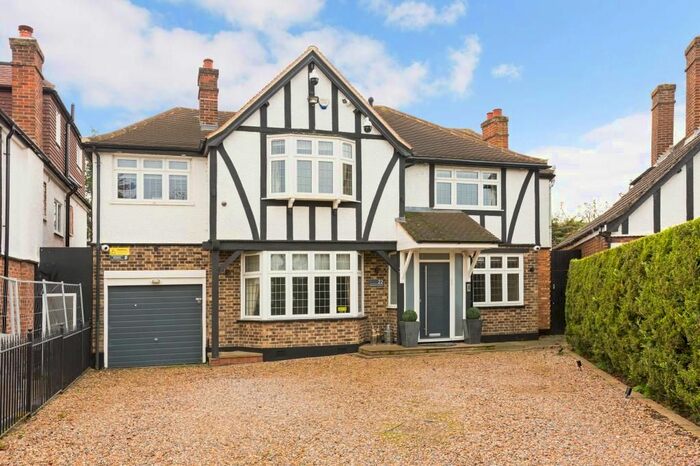 5 Bedroom Detached House To Rent In Oakleigh Gardens, Edgware HA8
