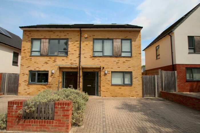 3 Bedroom Semi-Detached House To Rent In Larch Way, Bromley, BR2