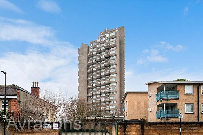 2 Bedroom Flat For Sale In Clapham Road, London, SW9