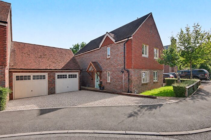 2 Bedroom Flat For Sale In Grovers Field, Bishops Waltham, SO32