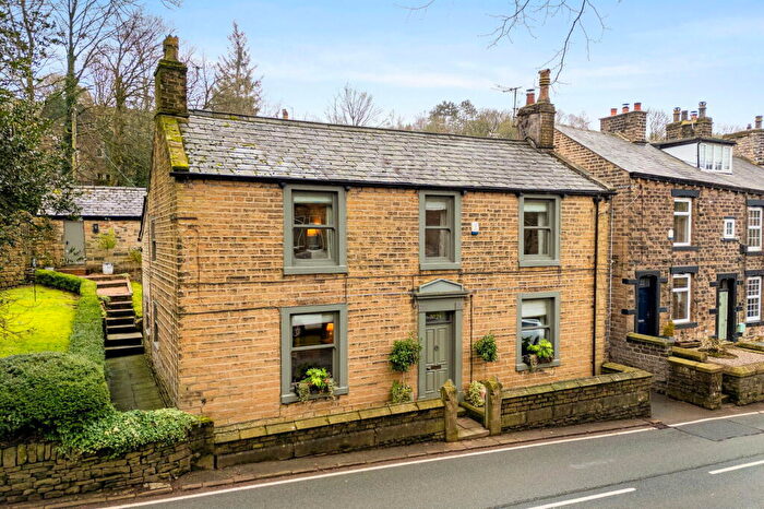 4 Bedroom Detached House For Sale In Huddersfield Road, Delph, Saddleworth, OL3