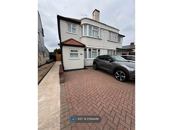3 Bedroom Semi-Detached House To Rent In Walton Road, Molesey, KT8
