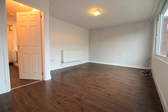 3 Bedroom Town House To Rent In Woolsington Close, Strelley, Nottingham, NG8