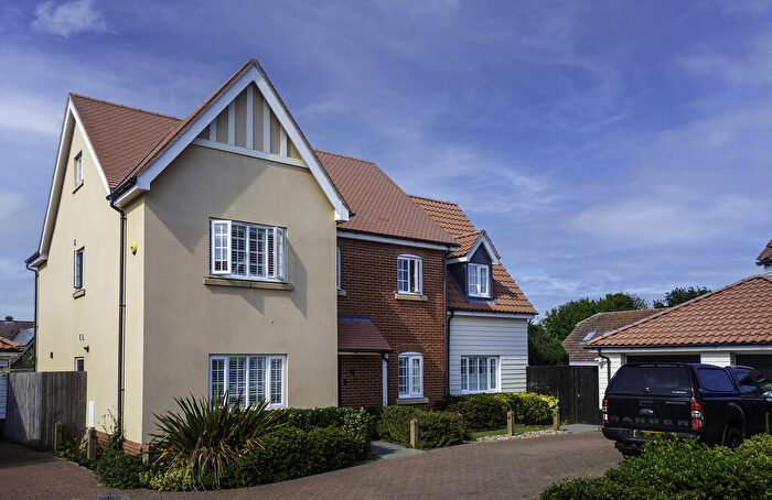 6 Bedroom Detached House For Sale In Paddock Close, Kirton, IP10