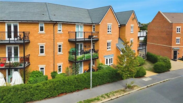2 Bedroom Apartment For Sale In Home Straight, Newbury, Berkshire, RG14