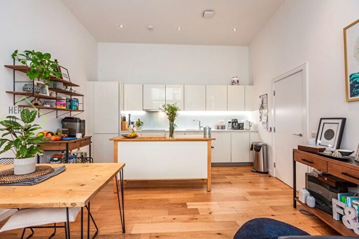 2 Bedroom Flat For Sale In Casbeard Street, London, N4