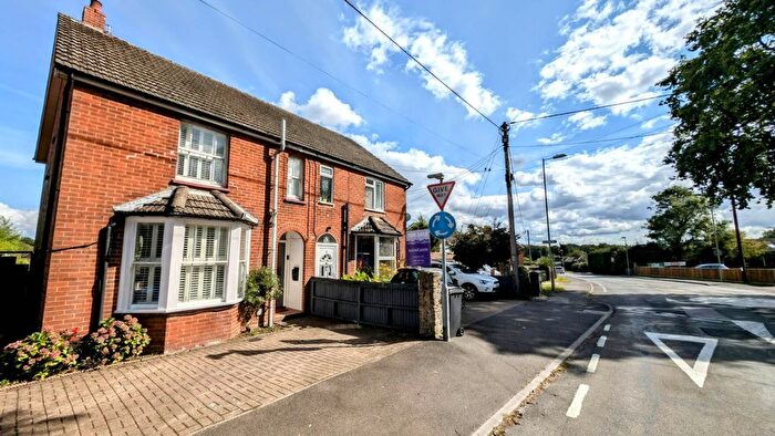 3 Bedroom Semi-Detached House For Sale In Liphook Road, Lindford, Hampshire, GU35