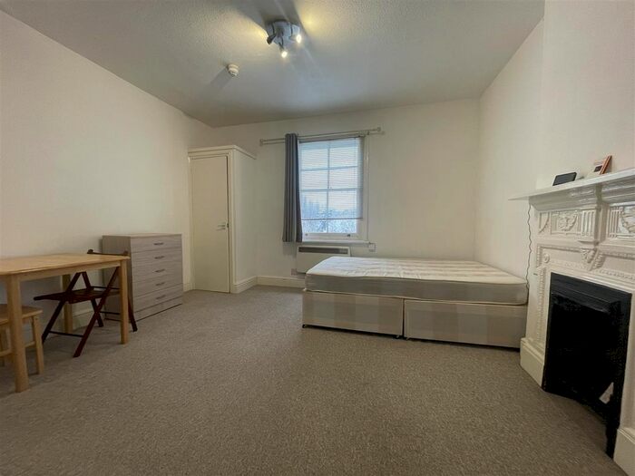 Studio To Rent In Avenue Road, Highgate, London, N6