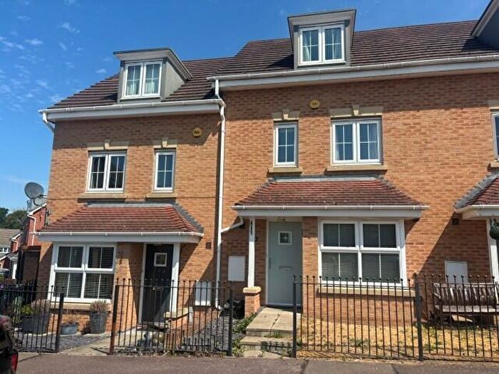 4 Bedroom Town House To Rent In Sunningdale, Gainsborough, DN21