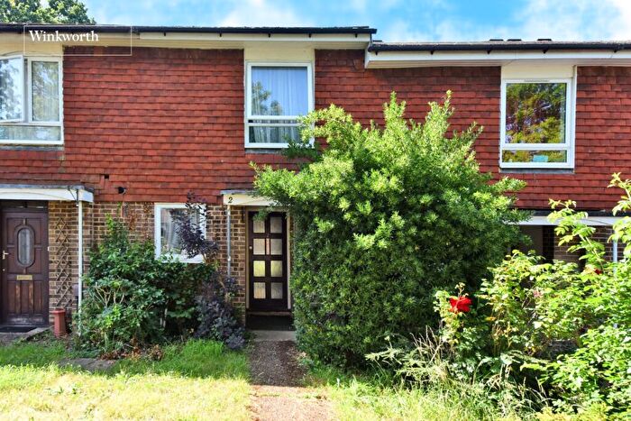 3 Bedroom Terraced House For Sale In Carters Close, Worcester Park, KT4