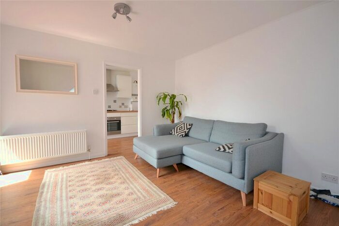 2 Bedroom Flat To Rent In Nether Street, North Finchley, London, N12