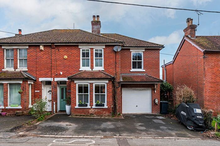 4 Bedroom Semi-Detached House For Sale In School Road, Bursledon, SO31