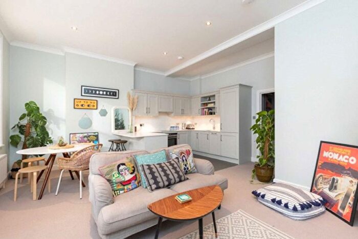 2 Bedroom Flat To Rent In High Street Wimbledon, Wimbledon Village, SW19