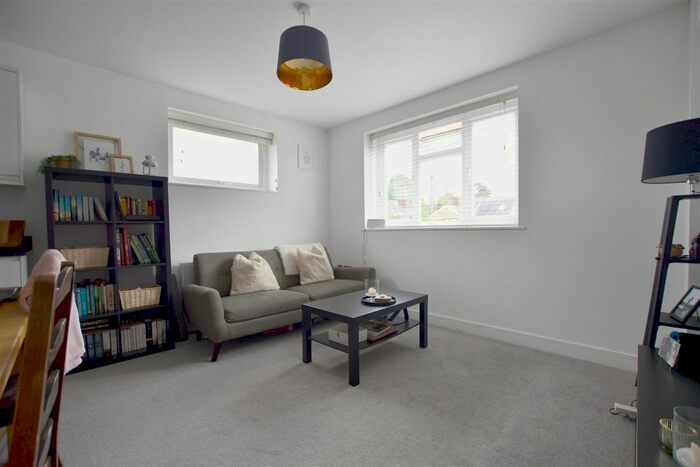 1 Bedroom Flat To Rent In West Road, Reigate, RH2