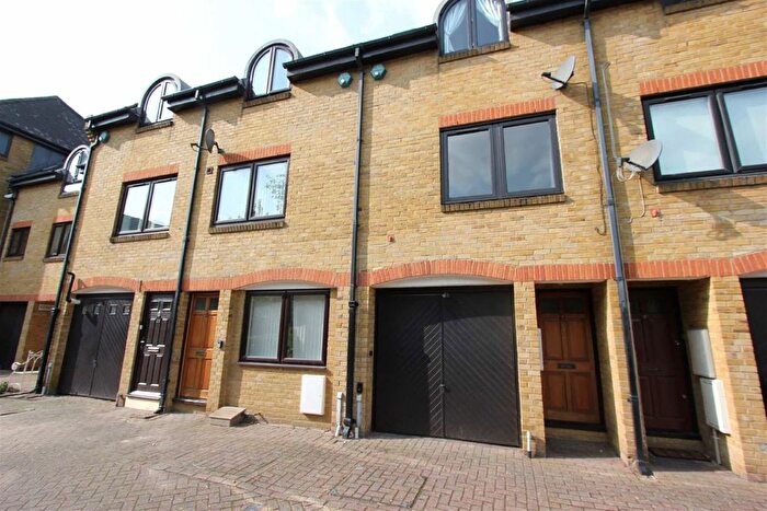 3 Bedroom Property To Rent In Fowey Close, London, E1W