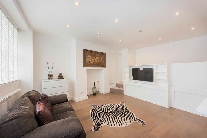 Studio To Rent In Emperors Gate, South Kensington, London, SW7