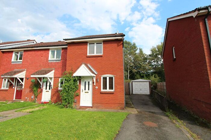 2 Bedroom End Of Terrace House To Rent In Linnet Close, Petersfield, Hampshire, GU31