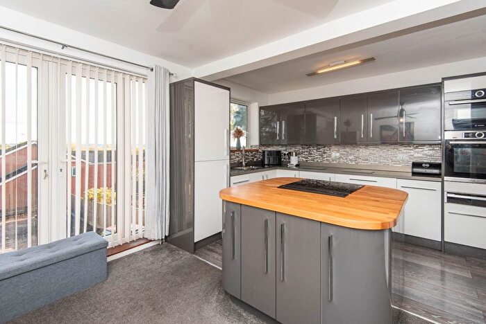 3 Bedroom Semi-Detached House For Sale In Handley Road, New Whittington, S43