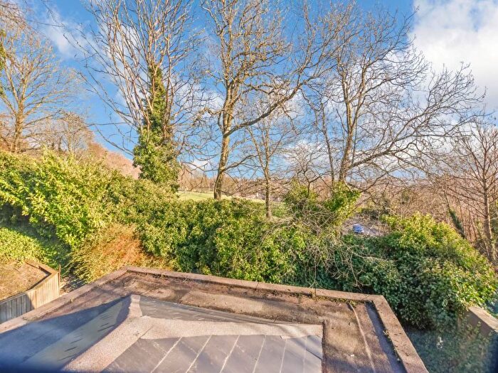 2 Bedroom Detached House To Rent In Fawcett Lane, Leeds, LS12