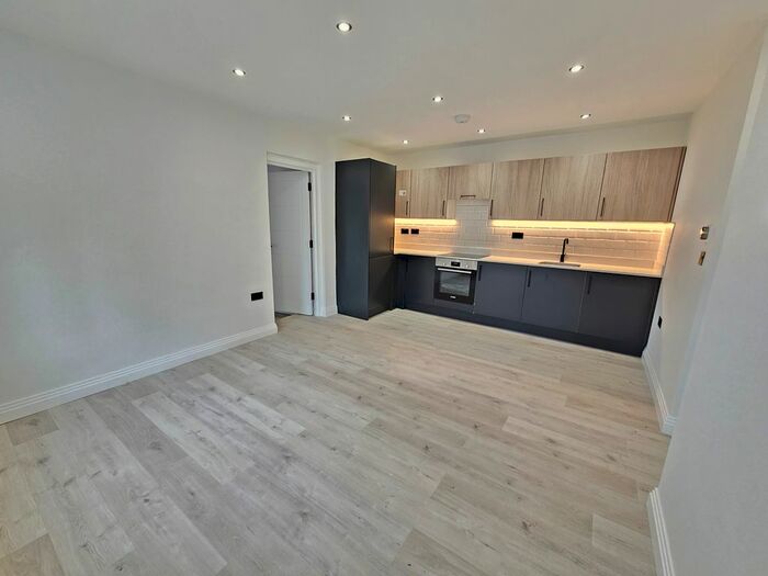 2 Bedroom Flat To Rent In Crown Street, St.Albans, AL3