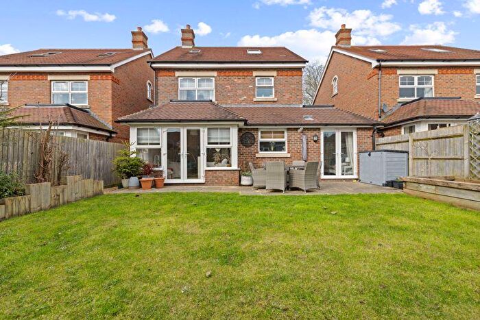 4 Bedroom Detached House For Sale In Pine Close, Chichester, PO20