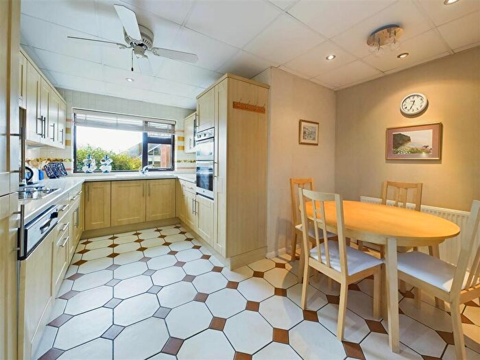 4 Bedroom Bungalow For Sale In Chestnut Avenue, Mapperley, Nottingham, NG3