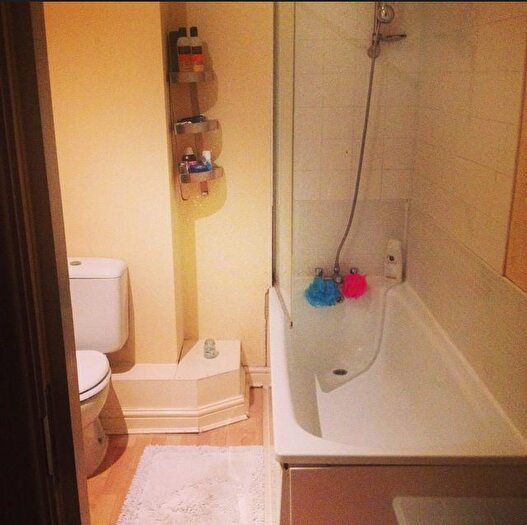 2 Bedroom Flat To Rent In Kremlin Drive, Liverpool, L13