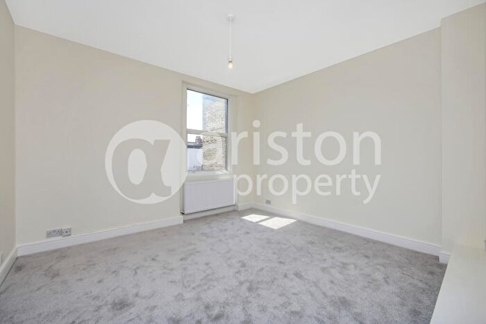 3 Bedroom Flat To Rent In Turnpike Lane, Harringay, N8
