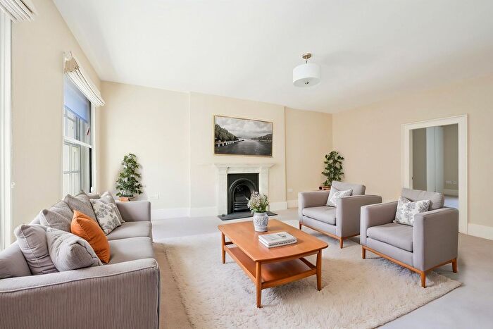 1 Bedroom Flat To Rent In Southampton Row, Bloomsbury, WC1B