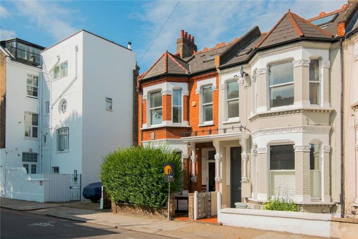 2 Bedroom Flat To Rent In Elspeth Road, London, Uk, SW11