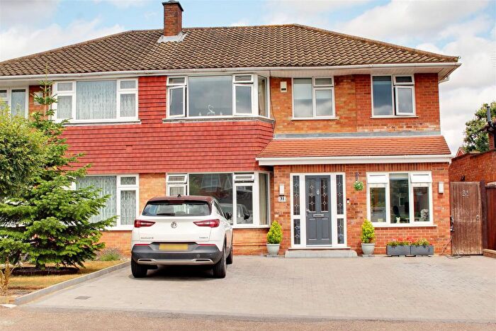 4 Bedroom Semi-detached House For Sale In Torrington Drive, Potters Bar, EN6