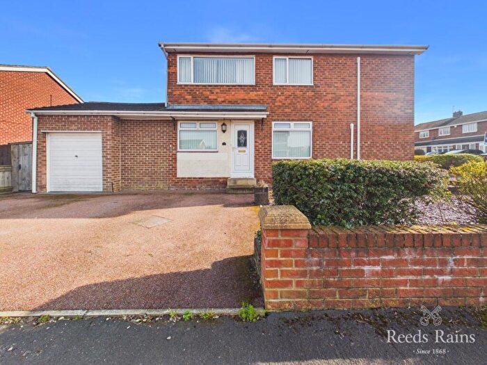 3 Bedroom Semi Detached House For Sale In Elmfield Avenue, Gilesgate, Durham, DH1