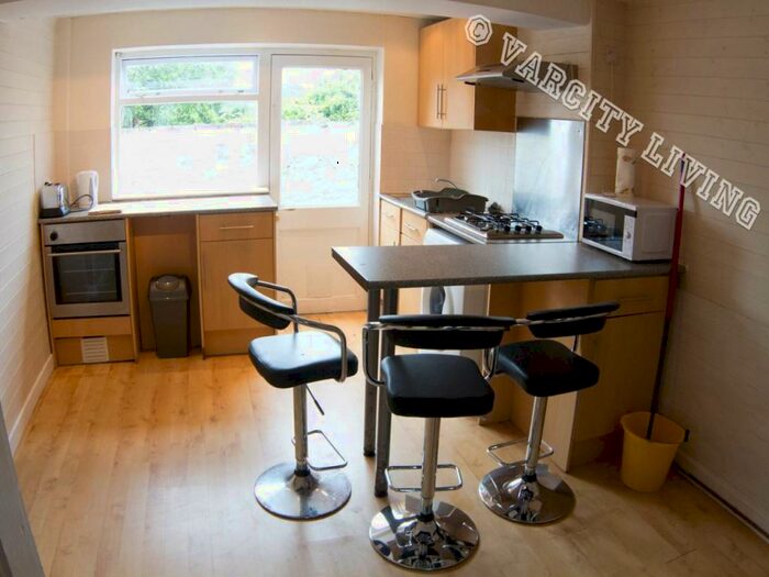 2 Bedroom House To Rent In Penchwintan Terrace, Bangor, Gwynedd, LL57