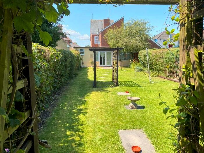 5 Bedroom Detached House For Sale In Bulford Road, Durrington