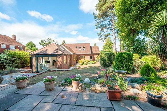 3 Bedroom Detached Bungalow For Sale In Rectory Lane North, Leybourne, West Malling, ME19
