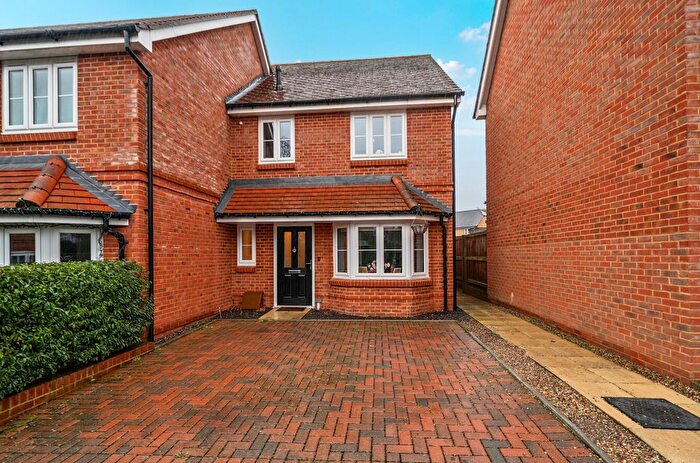 3 Bedroom End Terrace House For Sale In Yalden Gardens, Tongham, Surrey, GU10