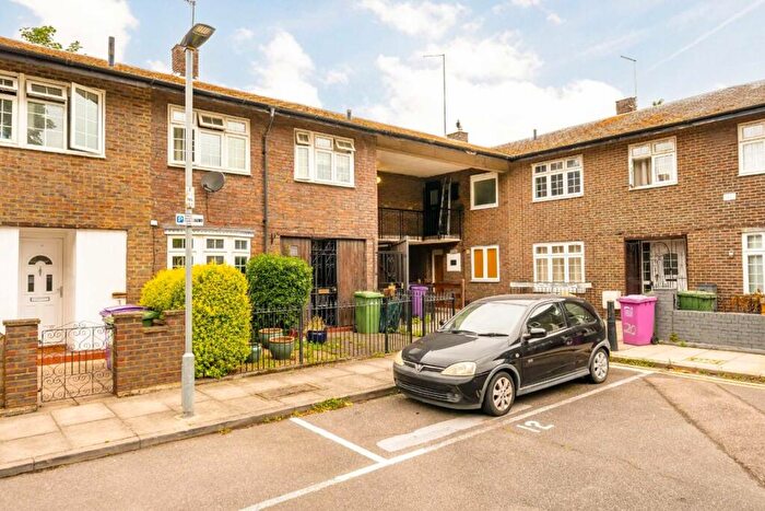 2 Bedroom Flat To Rent In Avis Square, Limehouse, E1