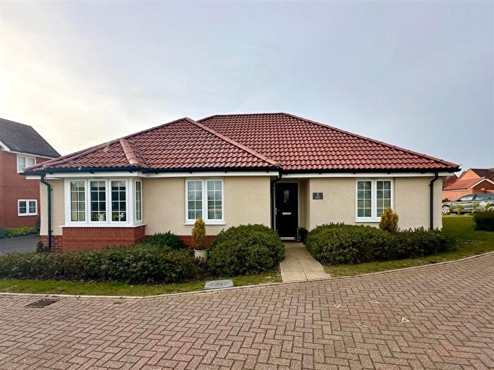 3 Bedroom Detached Bungalow For Sale In Oxlip Way, Stowupland, IP14