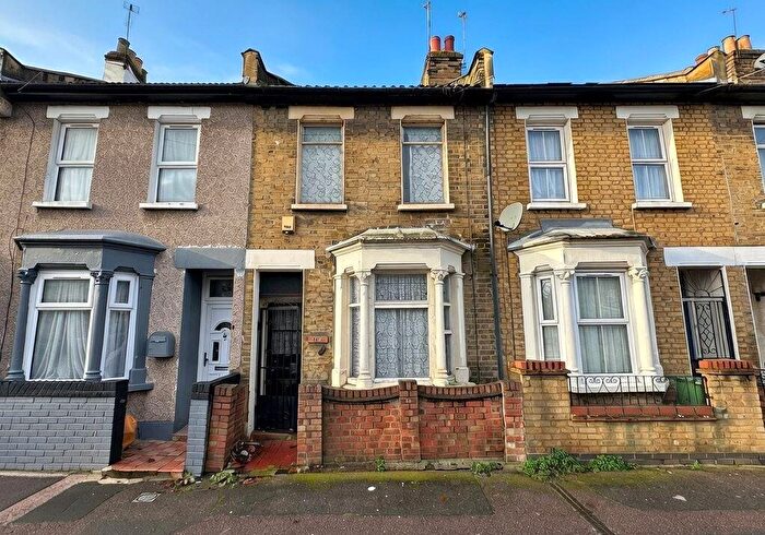3 Bedroom Terraced House For Sale In Maiden Road, Stratford, London, E15